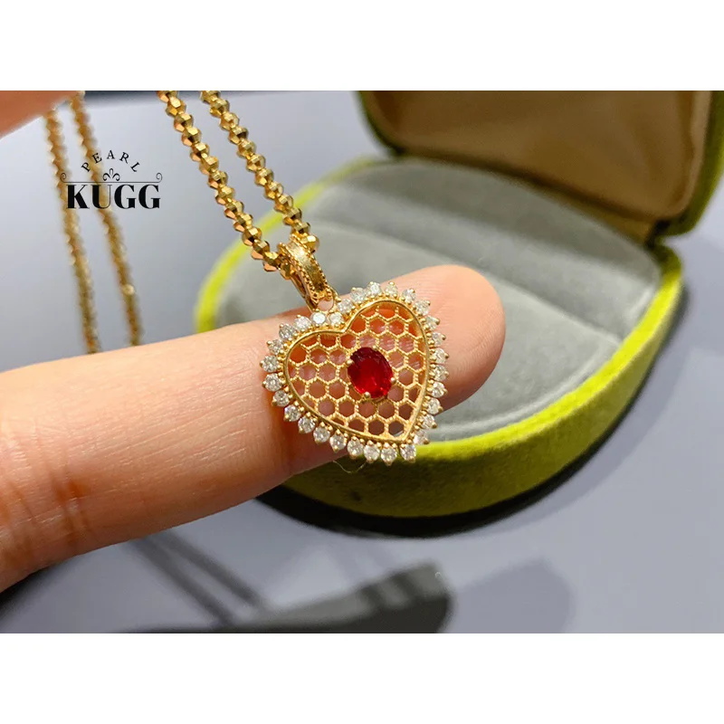 KUGG 100% 18-каратное желтое золото, романтический кулон в форме сердца, роскошный кулон с бриллиантами и натуральным рубином для женщин, элитные свадебные украшения
KUGG 100% 18-каратное желтое золото, романтический кулон в форме сердца, роскошный кулон с бриллиантами и натуральным рубином для женщин, элитные свадебные украшения