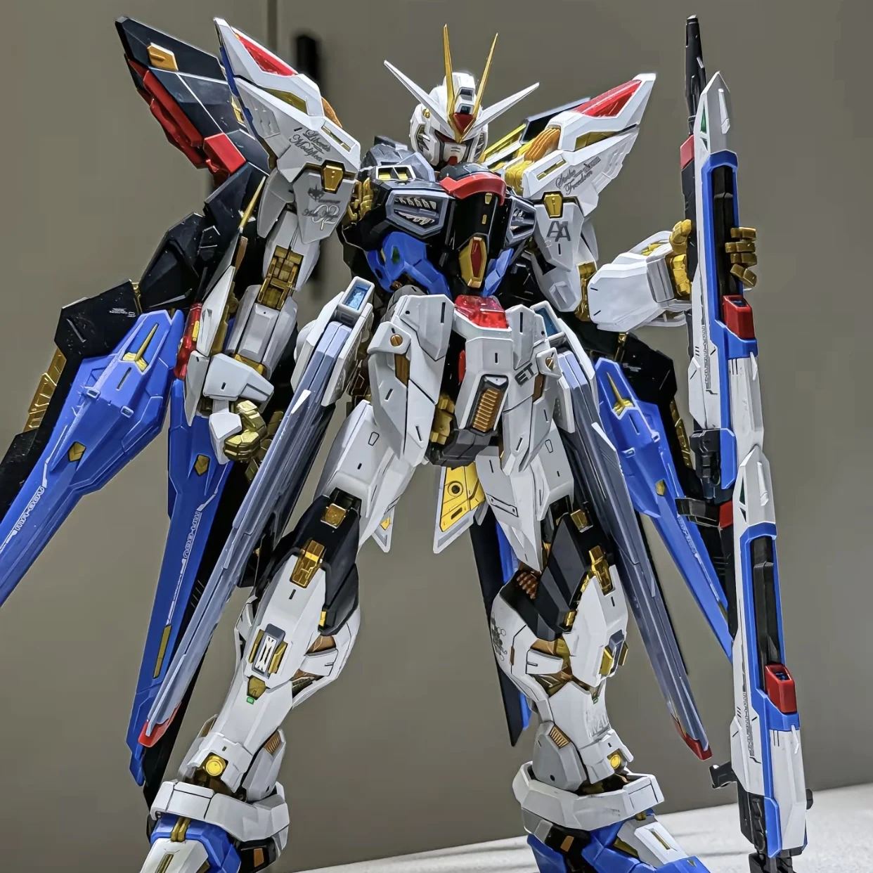 Changlong Assembly Model Kit MGEX 1/100 Strike Freedom Model Kit with Water Decals/Stand/Inner Frame Fully Action Figure 
Changlong Assembly Model Kit MGEX 1/100 Strike Freedom Model Kit with Water Decals/Stand/Inner Frame Fully Action Figure