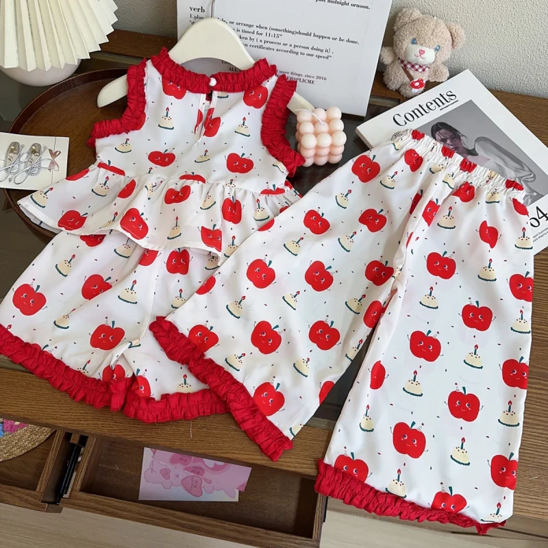 Girls' Sweet Outfit Summer New Cartoon Apple Print Vest Shorts Pants Three-Piece SetAXB102
Girls' Sweet Outfit Summer New Cartoon Apple Print Vest Shorts Pants Three-Piece SetAXB102