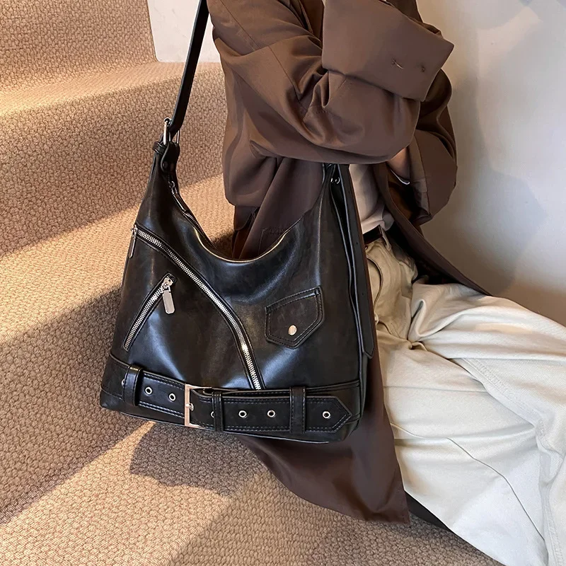 Сумка на одно плечо/через плечо премиум-класса — просторная вместимость, простой дизайн, идеально подходит для поездок на работу 
Сумка на одно плечо/через плечо премиум-класса — просторная вместимость, простой дизайн, идеально подходит для поездок на работу