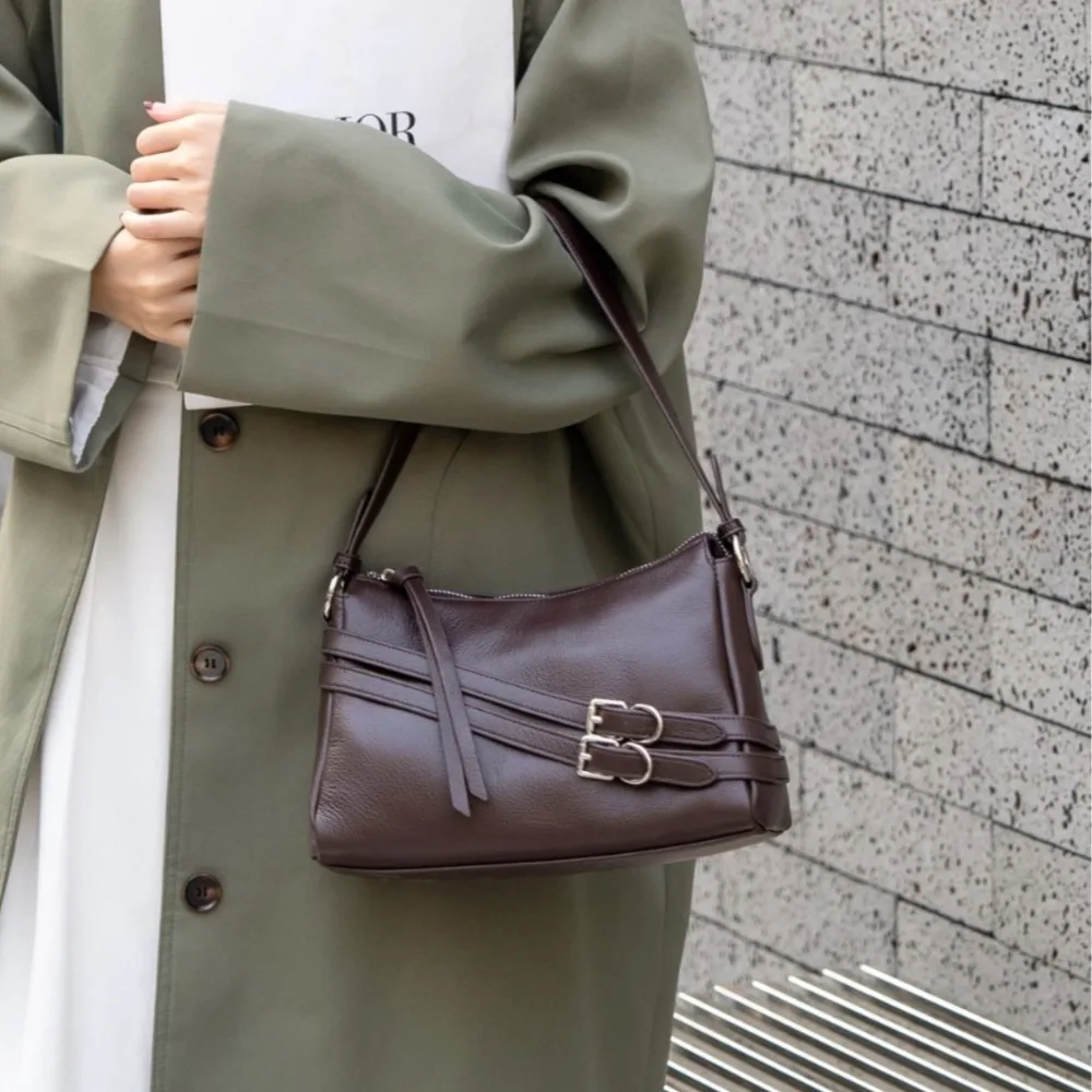 Сумка из натуральной кожи первого слоя: новая модная универсальная модель, высококачественный нишевый дизайн, уникальная, удобная и изысканная для повседневного использования.
Сумка из натуральной кожи первого слоя: новая модная универсальная модель, высококачественный нишевый дизайн, уникальная, удобная и изысканная для повседневного использования.