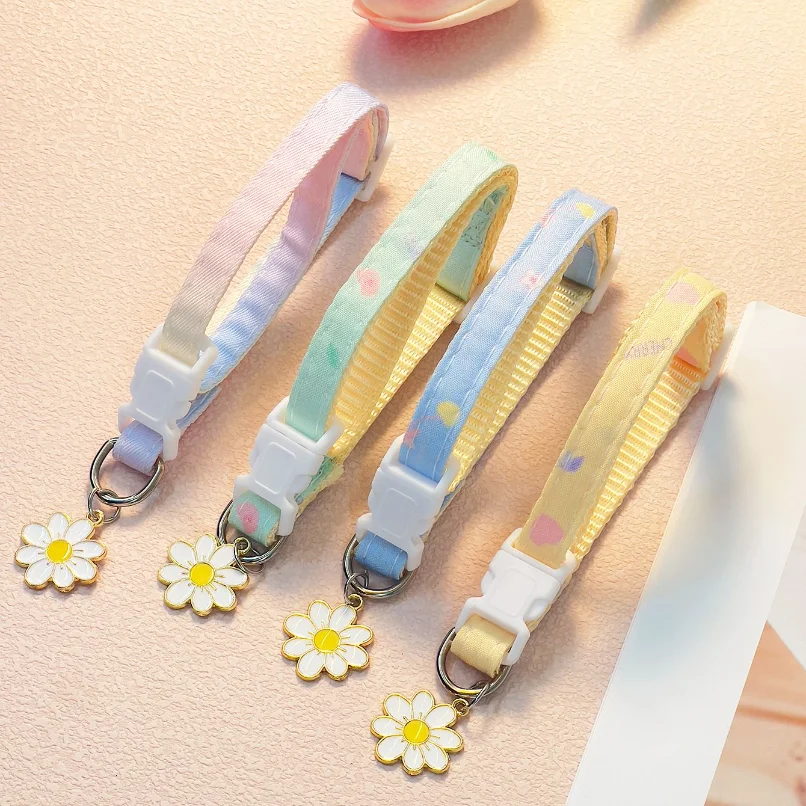 Pet collars, cat and dog bells, safety buckles, necklaces, cute accessories, flowers, fresh small flowers
Pet collars, cat and dog bells, safety buckles, necklaces, cute accessories, flowers, fresh small flowers