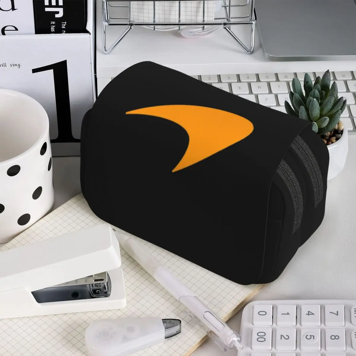 Пенал с логотипом M-McLarens Papaya для мальчиков и девочек, подарочная коробка для ручек, сумка для карандашей, канцелярские принадлежности, сумка-держатель для ручек
Пенал с логотипом M-McLarens Papaya для мальчиков и девочек, подарочная коробка для ручек, сумка для карандашей, канцелярские принадлежности, сумка-держатель для ручек