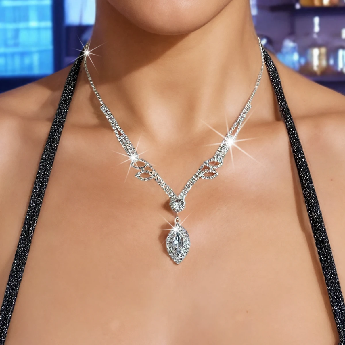 1 fashionable and simple women's water droplet leaf shaped neck necklace inlaid with rhinestone party daily jewelry accessories
1 fashionable and simple women's water droplet leaf shaped neck necklace inlaid with rhinestone party daily jewelry accessories