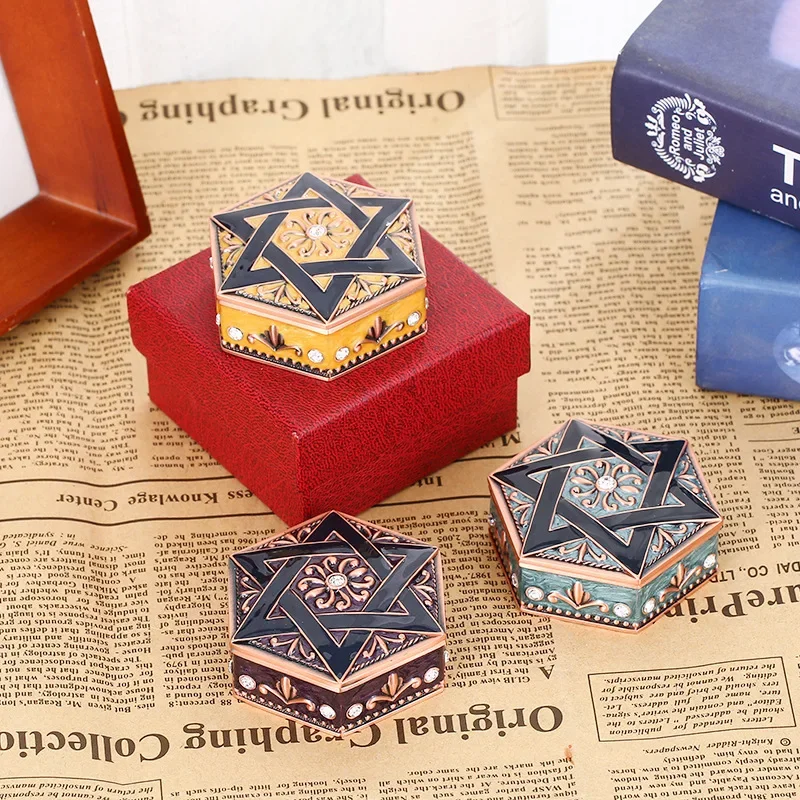 Metal Jewelry Storage Box, European Retro, Convenient and Exquisite, Wedding and Birthday Gift, High Grade
Metal Jewelry Storage Box, European Retro, Convenient and Exquisite, Wedding and Birthday Gift, High Grade