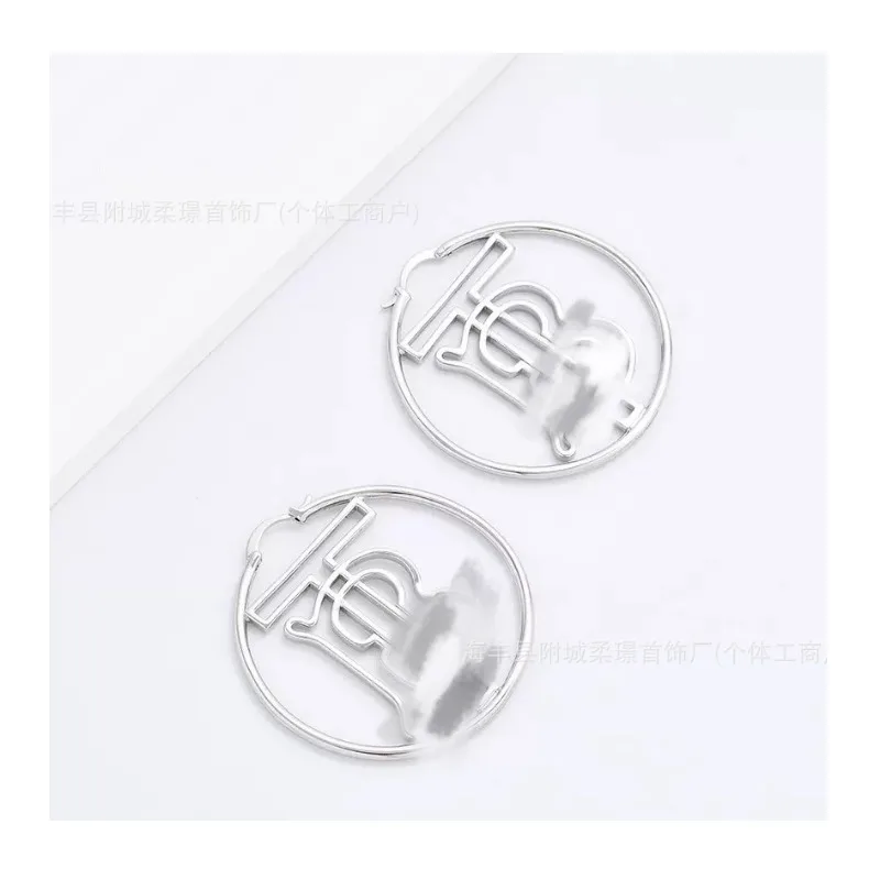 Tangjia Hollow Letter Stud Earrings Female Niche Design High-end Sense Light Luxury Earrings E-commerce Medieval Earrings
Tangjia Hollow Letter Stud Earrings Female Niche Design High-end Sense Light Luxury Earrings E-commerce Medieval Earrings