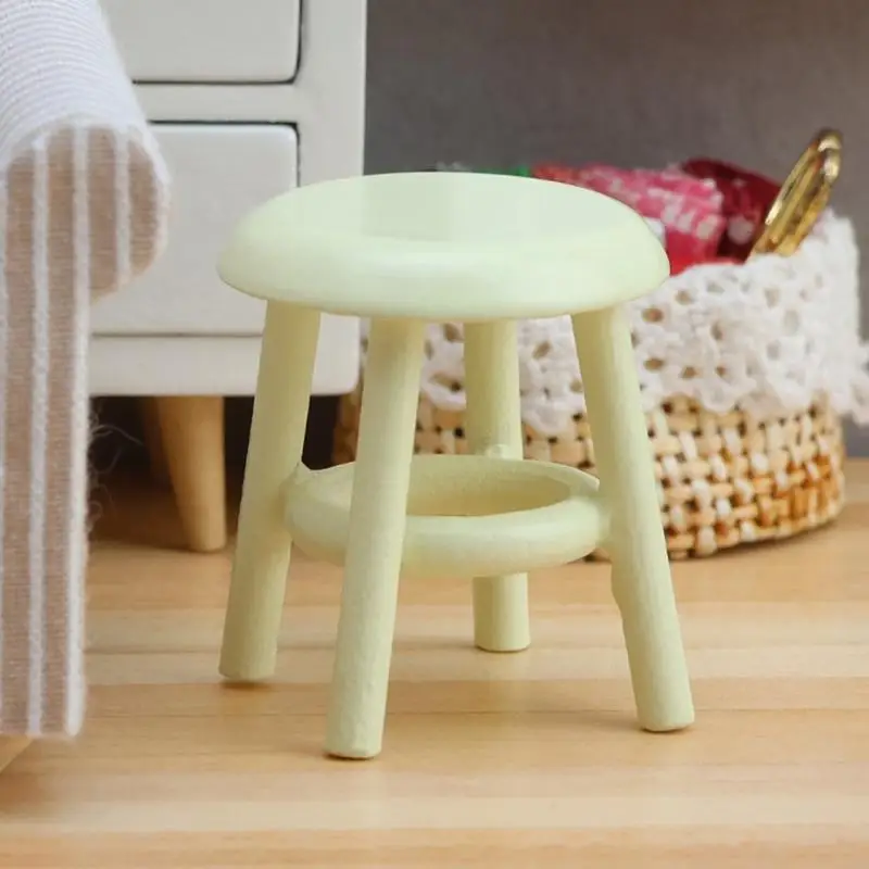 Миниатюрный деревянный табурет в масштабе 1:12 для кукольных домиков, идеально подходящий для реалистичных сцен в детской и сам»
Миниатюрный деревянный табурет в масштабе 1:12 для кукольных домиков, идеально подходящий для реалистичных сцен в детской и сам»