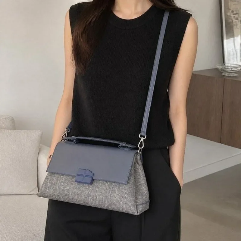 Minimalist Elegant Crossbody Diaper Bag: Luxury Women's Handbag With Designer Logo And Large Capacity Vintage Leather Tote
Minimalist Elegant Crossbody Diaper Bag: Luxury Women's Handbag With Designer Logo And Large Capacity Vintage Leather Tote