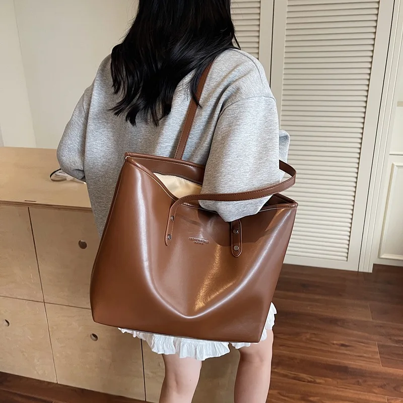 2025 Minimalist Tote Bag Women Adjustable Shoulder Large Capacity PU Leather Vintage Commute Daily Shopping Purse
2025 Minimalist Tote Bag Women Adjustable Shoulder Large Capacity PU Leather Vintage Commute Daily Shopping Purse