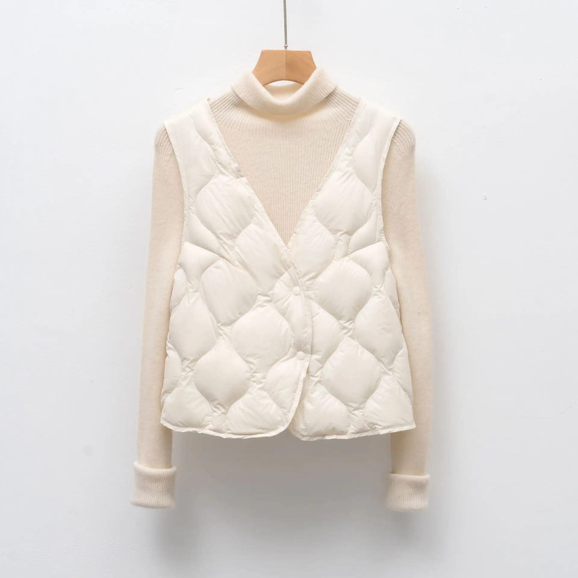 Легкая женская жилетка с подкладкой, простой стиль, осень-зима, нейлоновая ткань, V-образный вырез
Легкая женская жилетка с подкладкой, простой стиль, осень-зима, нейлоновая ткань, V-образный вырез