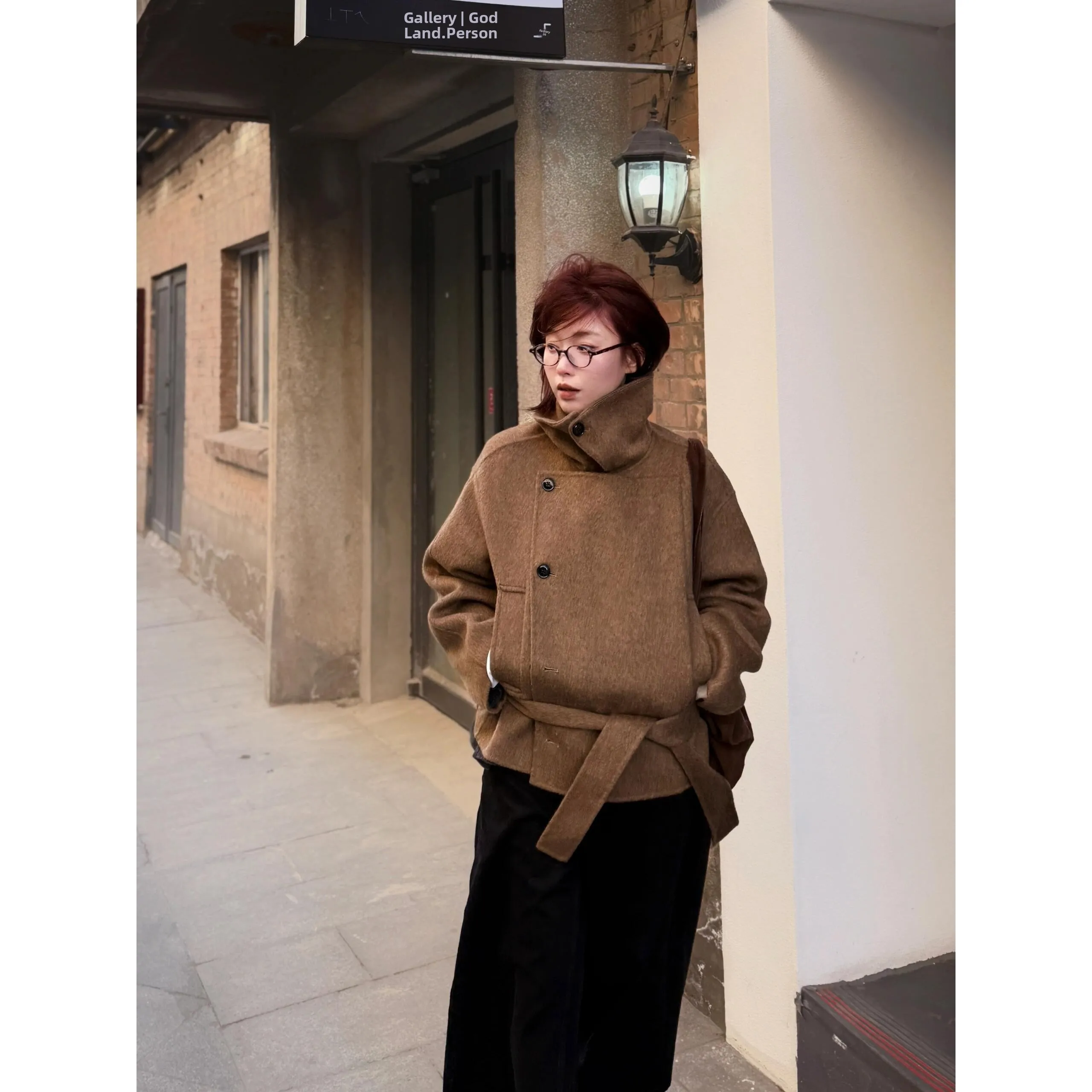 2025 New Sle ort Woolen Coat Batobe Sle Women's Autumn Winter Faion Heavyweight Classic Collar Jaet Cotton 00%
2025 New Sle ort Woolen Coat Batobe Sle Women's Autumn Winter Faion Heavyweight Classic Collar Jaet Cotton 00%