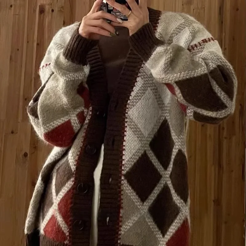 Мужской свободный кардиган-свитер оверсайз в корейском стиле с цветными блоками и ромбовидным узором, осенне-зимняя верхняя одежда
Мужской свободный кардиган-свитер оверсайз в корейском стиле с цветными блоками и ромбовидным узором, осенне-зимняя верхняя одежда