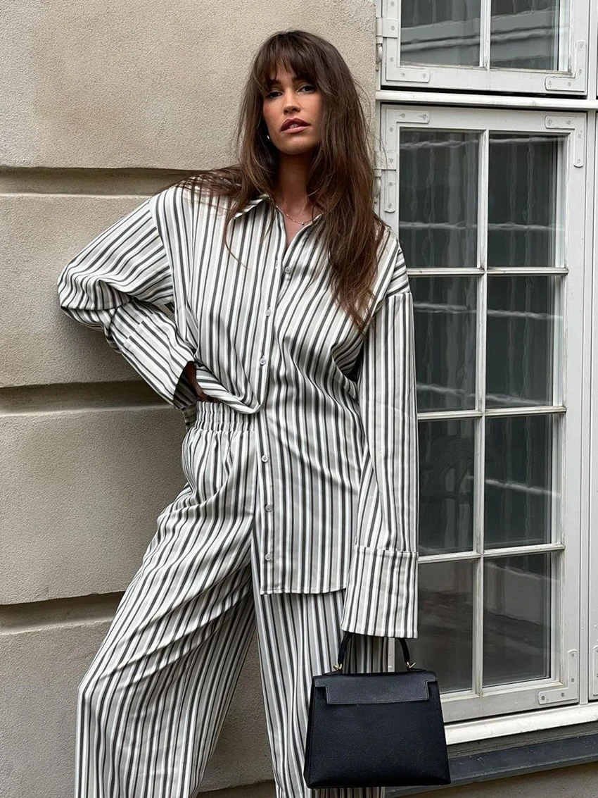 Marthaqiqi Winter Ladies Pajama 2 Piece Set Long Sleeve Nightgowns Turn-Down Collar Sleepwear Pants Causal Female Nightwear Suit
Marthaqiqi Winter Ladies Pajama 2 Piece Set Long Sleeve Nightgowns Turn-Down Collar Sleepwear Pants Causal Female Nightwear Suit
