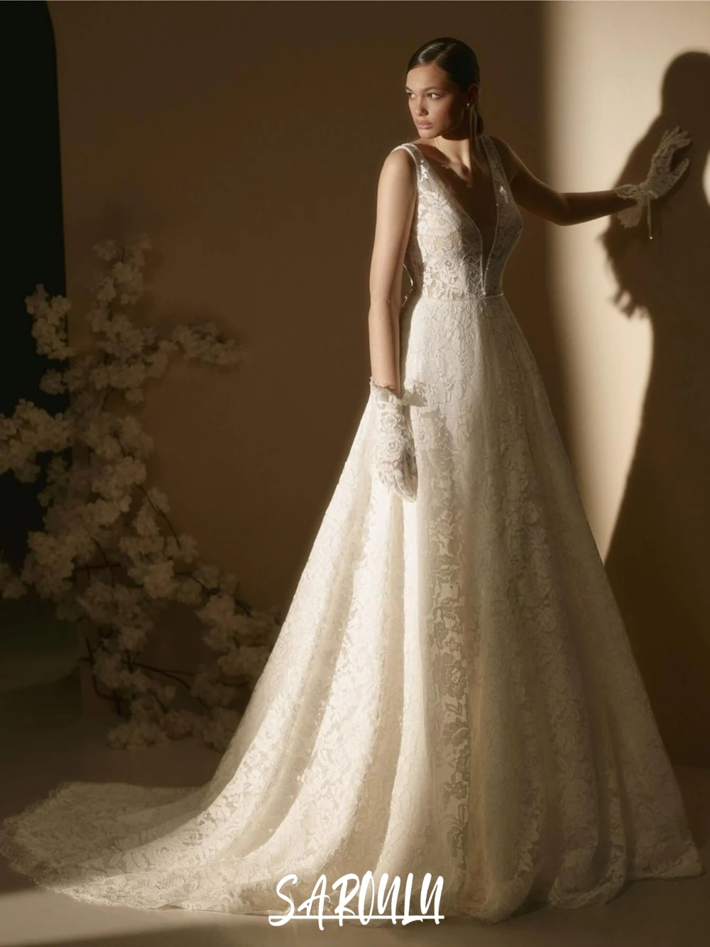 Vintage V Neck Lace Romantic Wedding Dress Exclusive Buttons Back A Line Women Wear Customized Classic Bridal Gown No Gloves
Vintage V Neck Lace Romantic Wedding Dress Exclusive Buttons Back A Line Women Wear Customized Classic Bridal Gown No Gloves