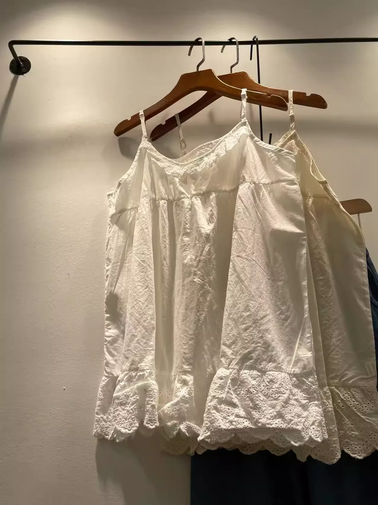 Morigirl Japan style sweet white beige lace patchwork camisole for women summer kawaii kawaii cotton solid halter top
Morigirl Japan style sweet white beige lace patchwork camisole for women summer kawaii kawaii cotton solid halter top