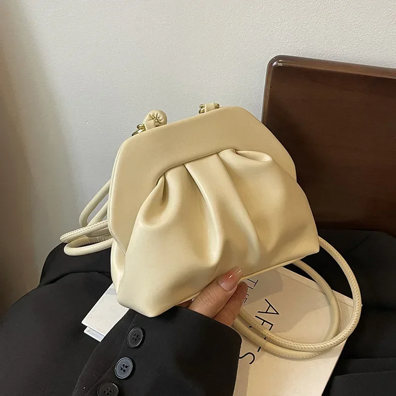 Универсальная однотонная кожаная мягкая сумка Cloud 2024, новая модная сумка-ведро через плечо на одно плечо, дизайнерские кошельки и сумки
Универсальная однотонная кожаная мягкая сумка Cloud 2024, новая модная сумка-ведро через плечо на одно плечо, дизайнерские кошельки и сумки