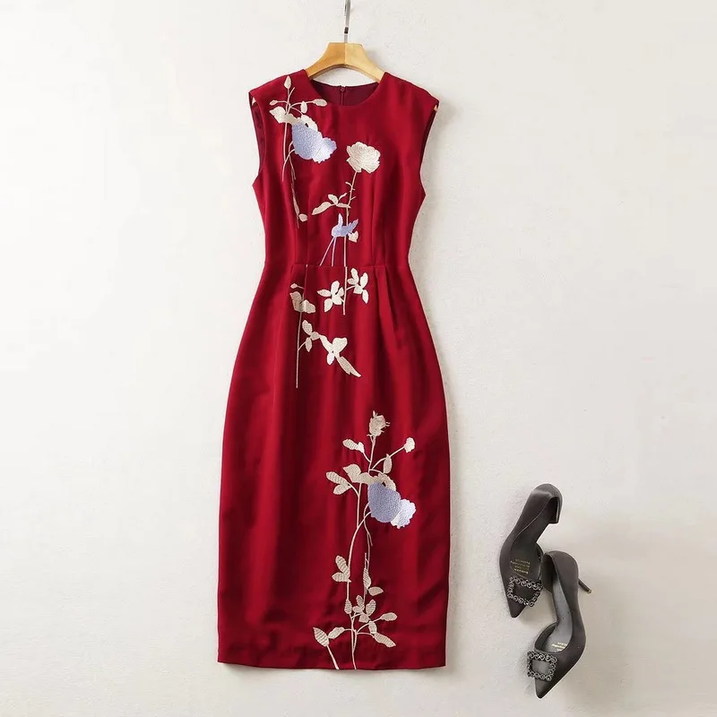 European and American women's summer 2022 new Sleeveless round collar Flower embroidery Fashionable slim dress
European and American women's summer 2022 new Sleeveless round collar Flower embroidery Fashionable slim dress