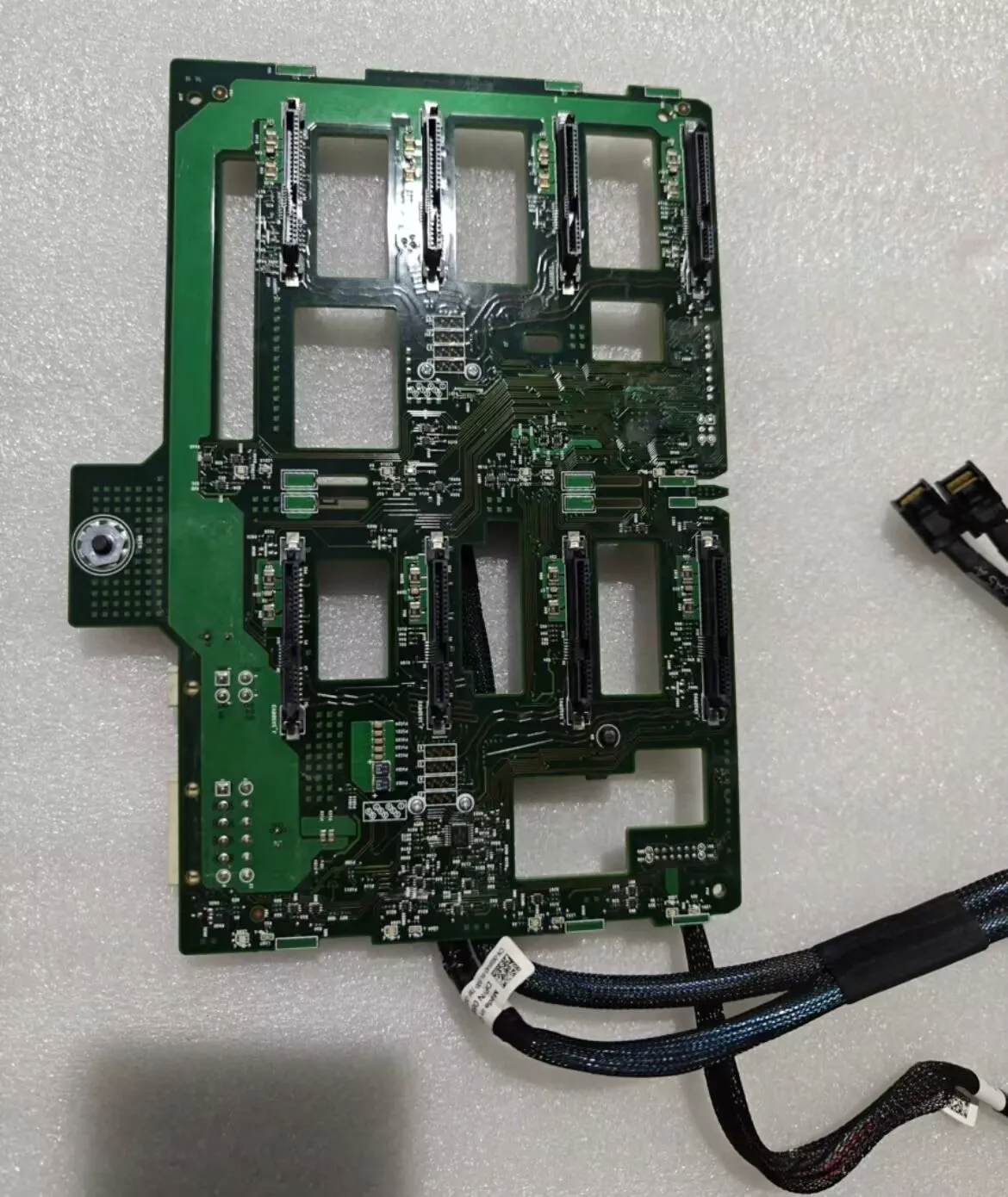 Оригинальный 70YDP для DELL POWEREDGE T330 T430 T630 8 BAY 3,5 дюйма SAS SATA HDD BACKPLANE 070YDP CN-070YDP 100% TESED OK
Оригинальный 70YDP для DELL POWEREDGE T330 T430 T630 8 BAY 3,5 дюйма SAS SATA HDD BACKPLANE 070YDP CN-070YDP 100% TESED OK