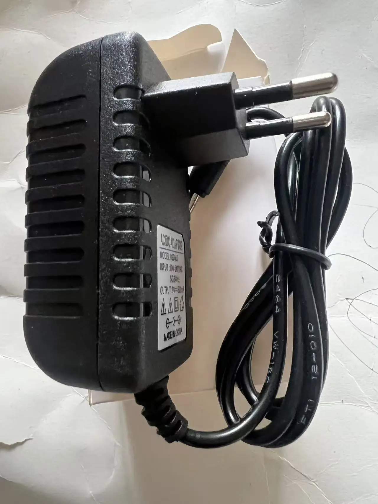 Зарядное устройство 9 В, стандартная вилка стандарта ЕС, США, Австралии и Великобритании для свечей
Зарядное устройство 9 В, стандартная вилка стандарта ЕС, США, Австралии и Великобритании для свечей