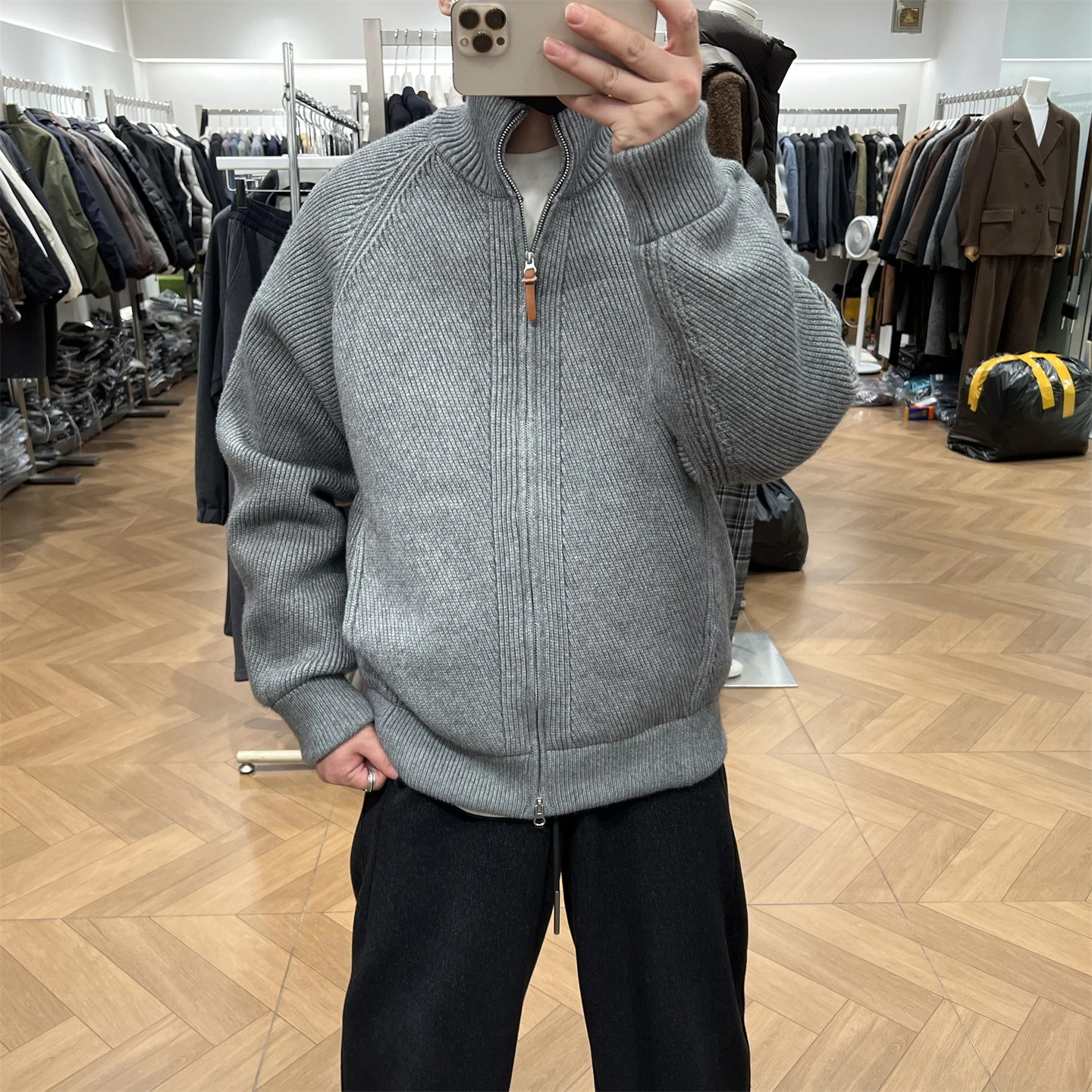 Вязаный кардиган-жакет мужской зимний в американском ретро-стиле, свободный, теплый, с воротником-стойкой, трендовый
Вязаный кардиган-жакет мужской зимний в американском ретро-стиле, свободный, теплый, с воротником-стойкой, трендовый