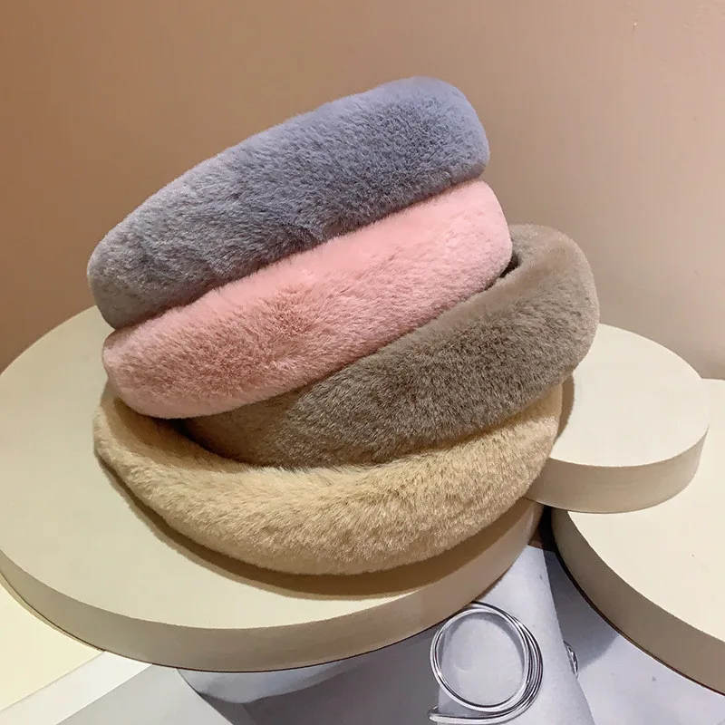 Women's Plush Widened Thickened Plush Sponge Headband Faux Fur Cushioned Headband Soft Fluffy Furry Headband Winter Headgear
Women's Plush Widened Thickened Plush Sponge Headband Faux Fur Cushioned Headband Soft Fluffy Furry Headband Winter Headgear