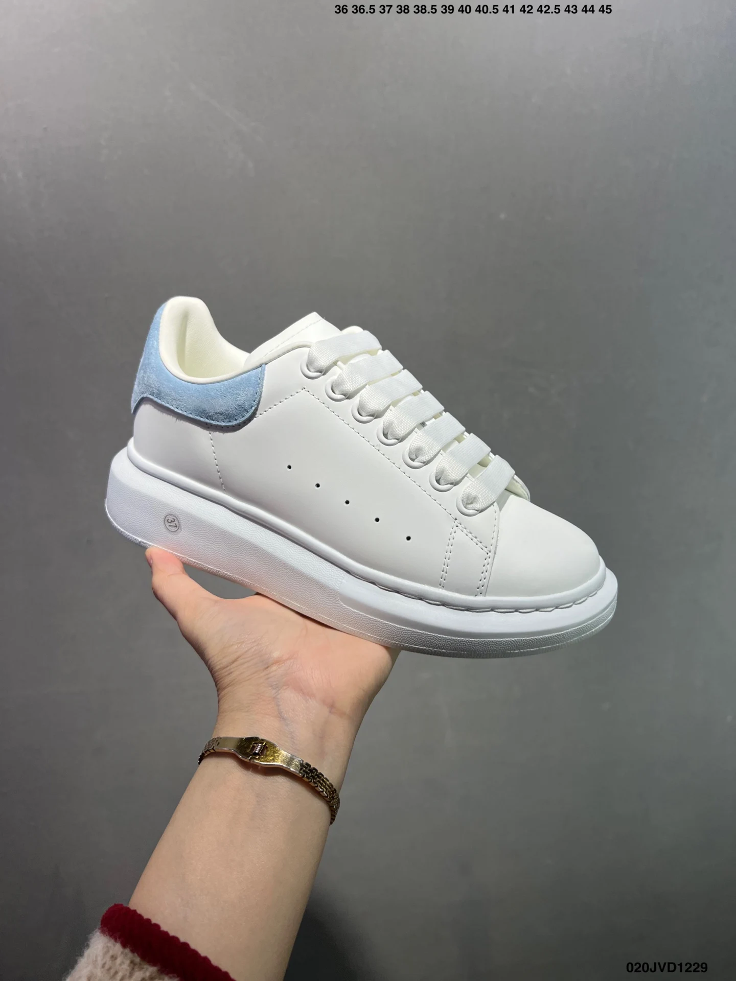 Luxury Oversized Platform Sneakers Women Chunky Low Top Casual White Shoes Fashion Streetwear Trainers
Luxury Oversized Platform Sneakers Women Chunky Low Top Casual White Shoes Fashion Streetwear Trainers