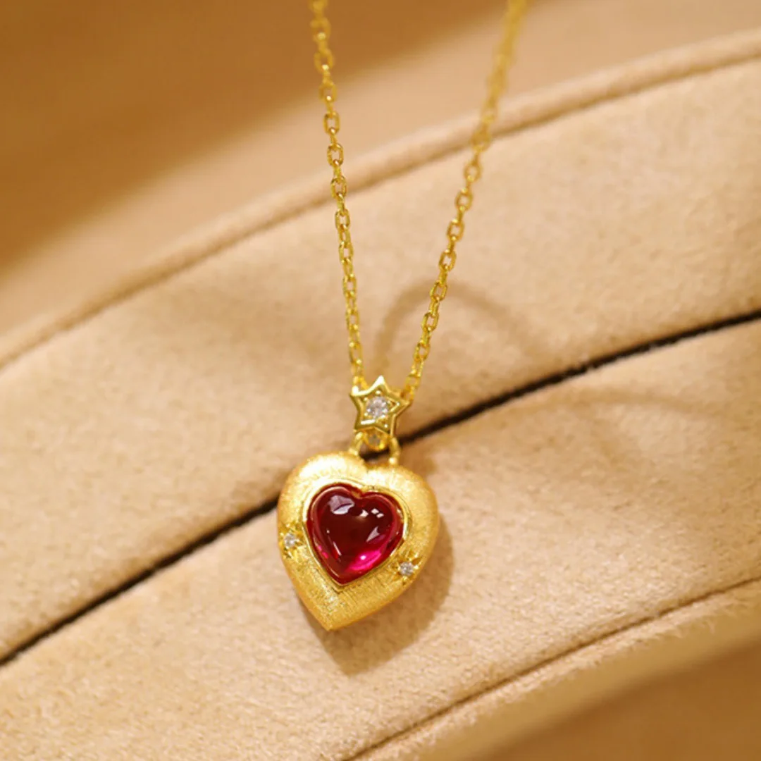 Classic brushed heart-shaped red corundum necklace vintage design charm peach pendant collares chain wedding jewelry gift
Classic brushed heart-shaped red corundum necklace vintage design charm peach pendant collares chain wedding jewelry gift