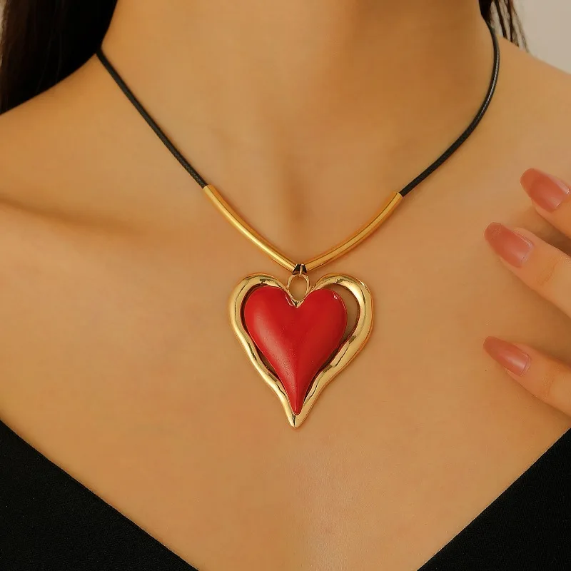 Exaggerated Love Necklace Sweet Cool Spicy Girl Style Peach Heart Pendant Clavicle Chain Female
Exaggerated Love Necklace Sweet Cool Spicy Girl Style Peach Heart Pendant Clavicle Chain Female