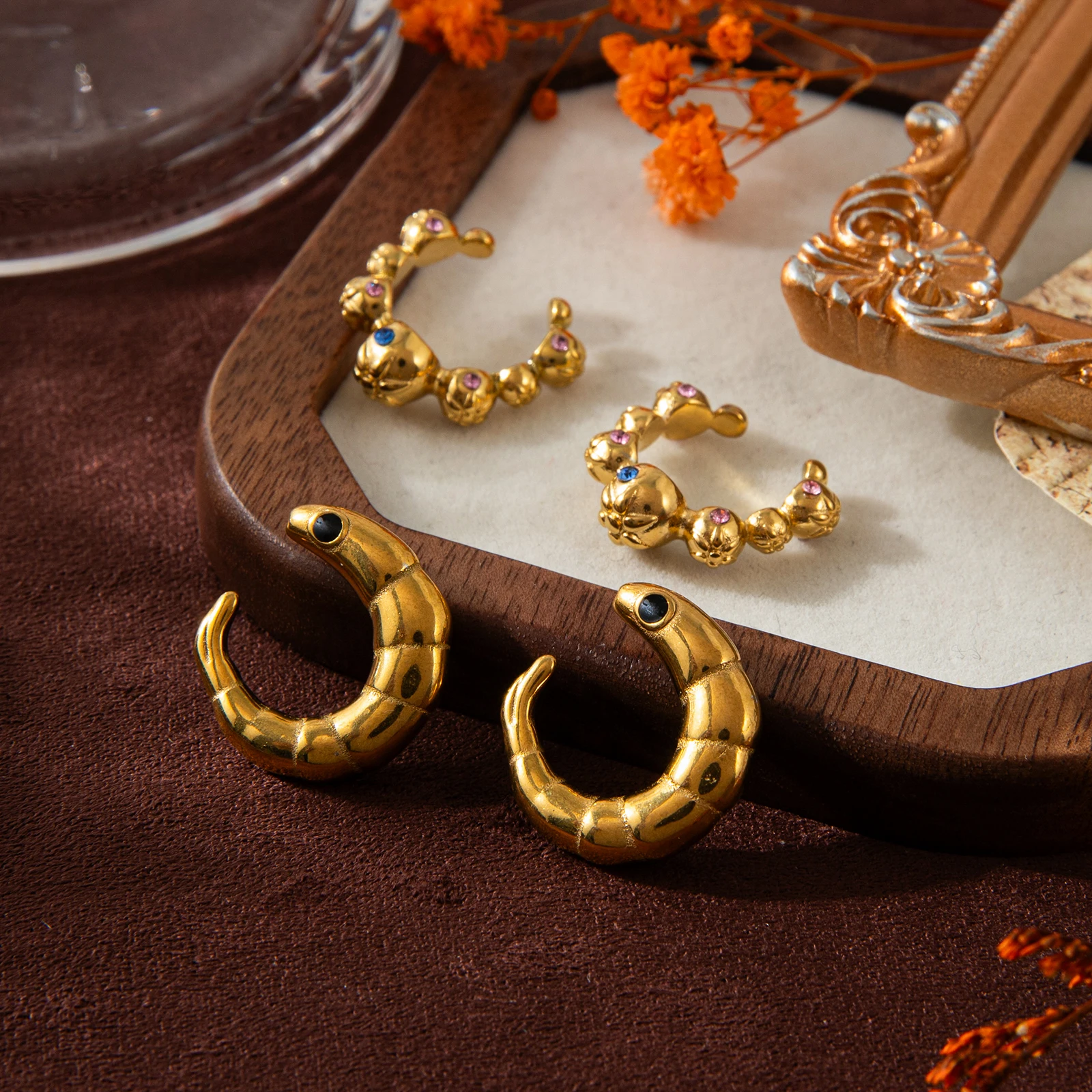 Chunky Gold Huggie Earrings Stainless Steel 18K Gold Plated Small Hoop Earrings for Women
Chunky Gold Huggie Earrings Stainless Steel 18K Gold Plated Small Hoop Earrings for Women