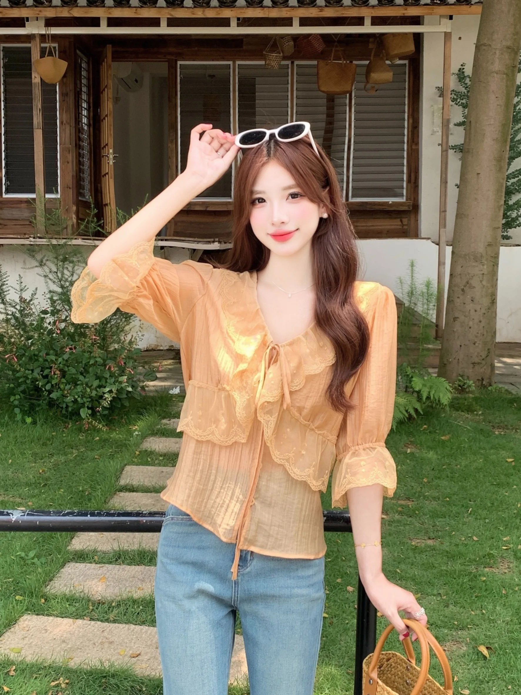 plus Size Women's Lace Trim Short Sleeve Shirt V-Neck Slimming Versatile Design Summer New Style Korean Style Bubble Sleeve
plus Size Women's Lace Trim Short Sleeve Shirt V-Neck Slimming Versatile Design Summer New Style Korean Style Bubble Sleeve