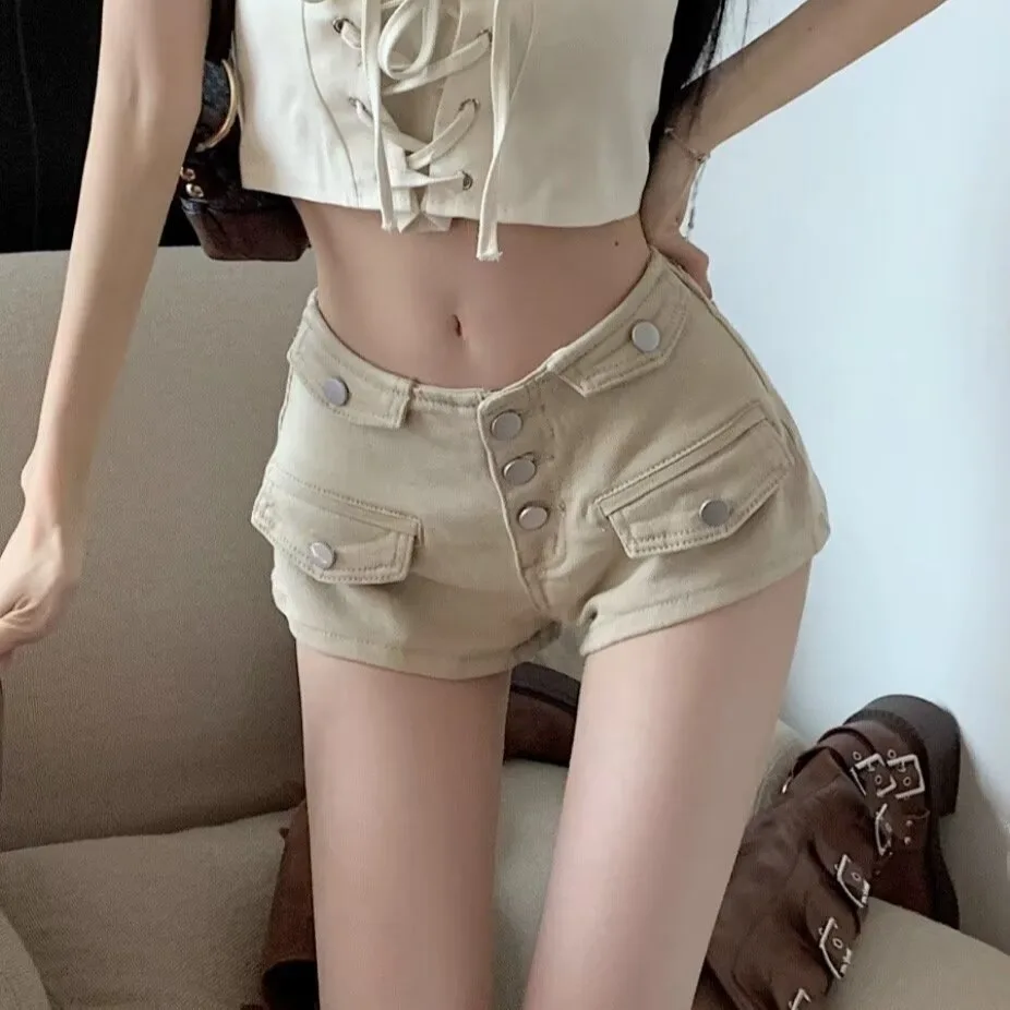 Korean Style Women's Khaki Denim Shorts 2026 New Triple Buttons High Waist Slim Fit Casual Commuter Streetwear Jean Shorts
Korean Style Women's Khaki Denim Shorts 2026 New Triple Buttons High Waist Slim Fit Casual Commuter Streetwear Jean Shorts