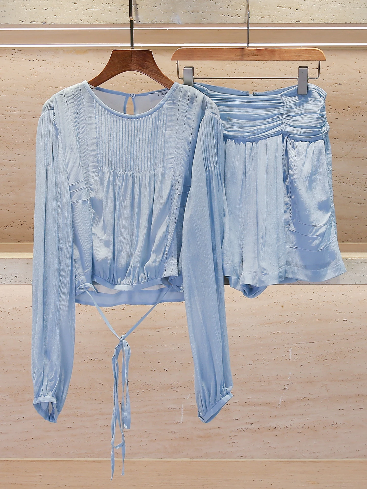 High-End Women's Shirt And Skirt Set with Belt Design Summer New Arrival Fashionable Business Casual Polyester Fiber
High-End Women's Shirt And Skirt Set with Belt Design Summer New Arrival Fashionable Business Casual Polyester Fiber