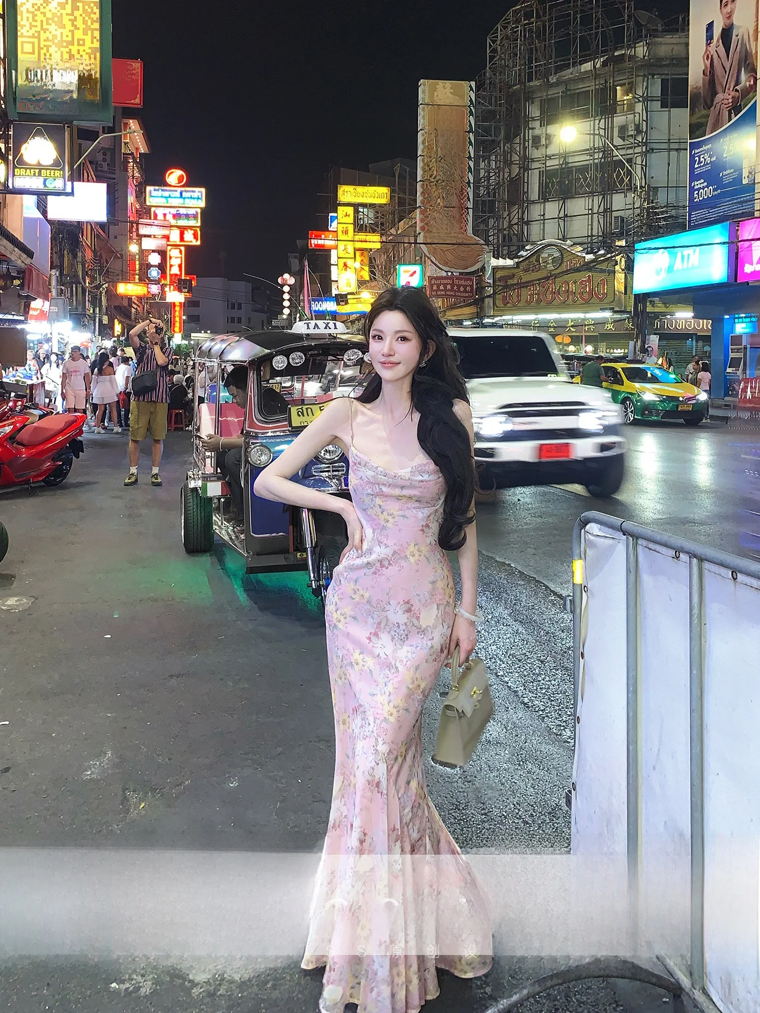 New Chinese Style Floral Print Fish Tail Dress Women's Sleeveless Gown Collared Citywalk Spring Fashion MOSS STUDIO
New Chinese Style Floral Print Fish Tail Dress Women's Sleeveless Gown Collared Citywalk Spring Fashion MOSS STUDIO