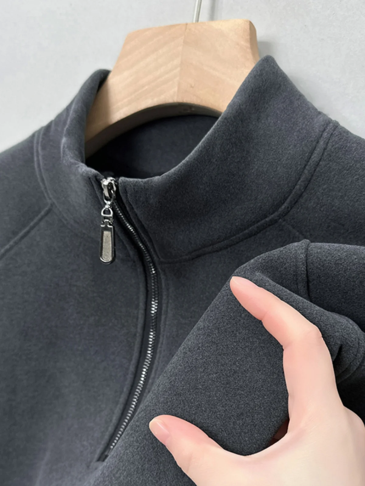 Men's Hoodie Sweatirt Zipper Ne Double-sided Soft Velvet Thin Base irt Faion Urban Sle Polyester Fabric Winter Warm
Men's Hoodie Sweatirt Zipper Ne Double-sided Soft Velvet Thin Base irt Faion Urban Sle Polyester Fabric Winter Warm