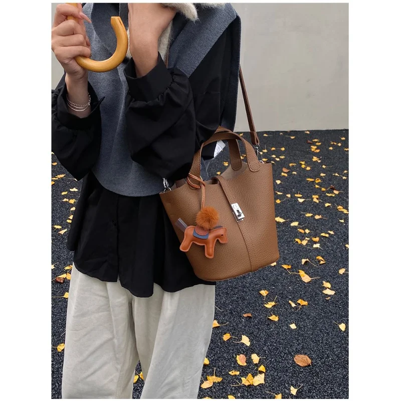 High-End Women's Shoulder Bag Crafted From Star-Patterned Leather Featuring Elegant Oslo Vintage Lightweight Soft Look
High-End Women's Shoulder Bag Crafted From Star-Patterned Leather Featuring Elegant Oslo Vintage Lightweight Soft Look