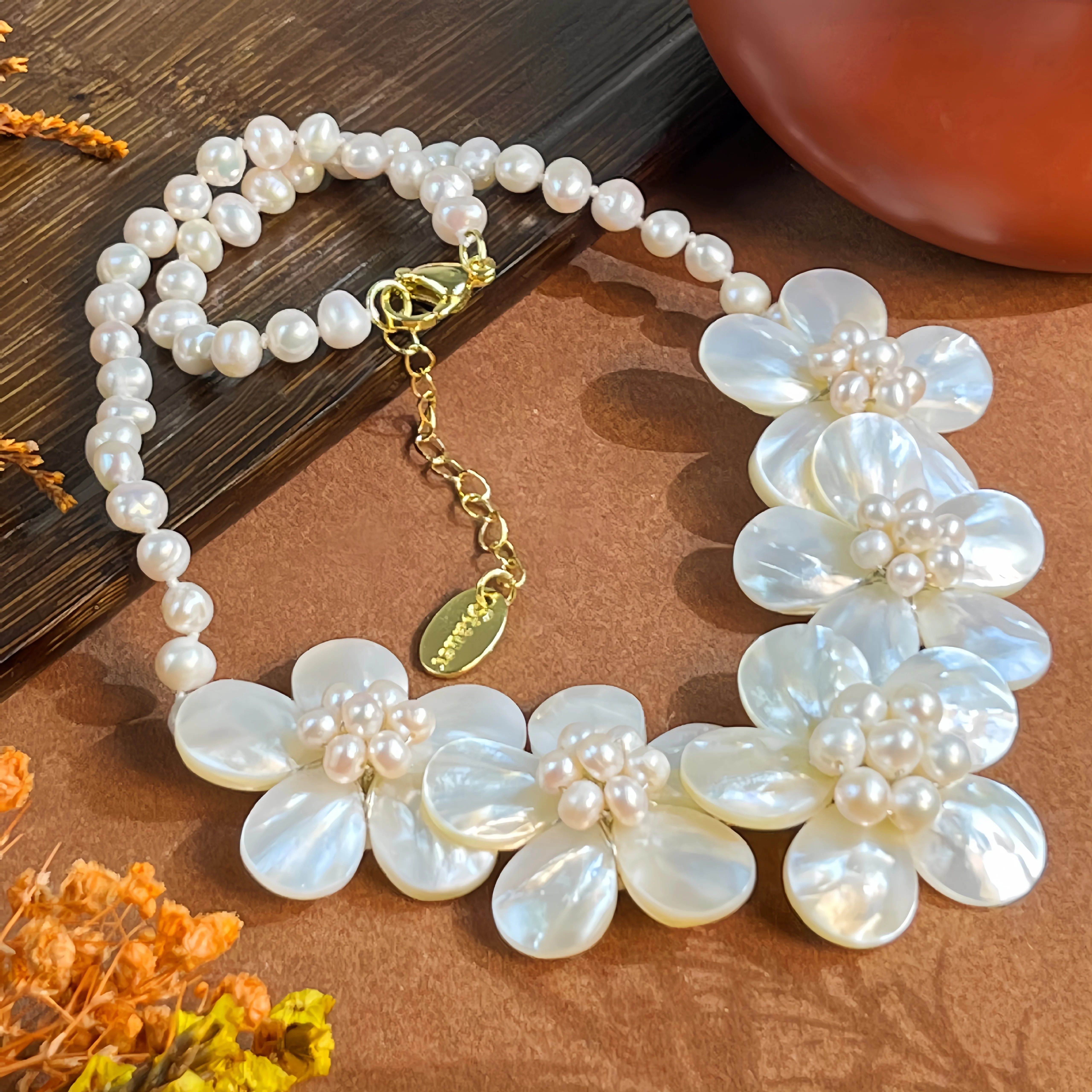 French retro fashion natural fritillary pearl flower petal shaped pearl necklace
French retro fashion natural fritillary pearl flower petal shaped pearl necklace