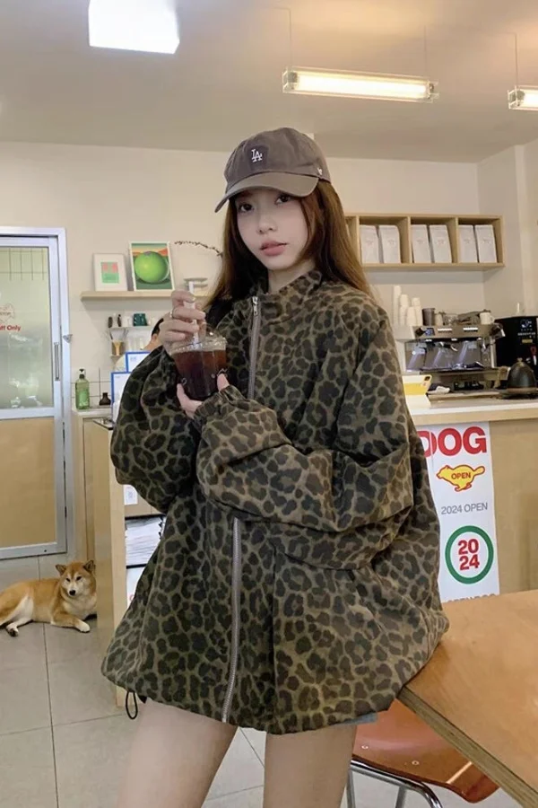 2025 Leopard Print Vintage Casual Jacket Women American Chic Loose Spring Autumn Stylish Outerwear
2025 Leopard Print Vintage Casual Jacket Women American Chic Loose Spring Autumn Stylish Outerwear