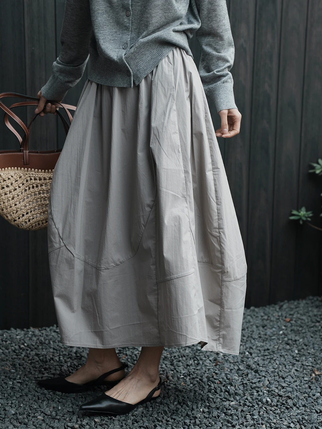 Casual Loose Elastic Waist Pure Color Half Skirt A-Line Silhouette Korean Style Versatile Slimming Flower Bud Skirt for Women
Casual Loose Elastic Waist Pure Color Half Skirt A-Line Silhouette Korean Style Versatile Slimming Flower Bud Skirt for Women