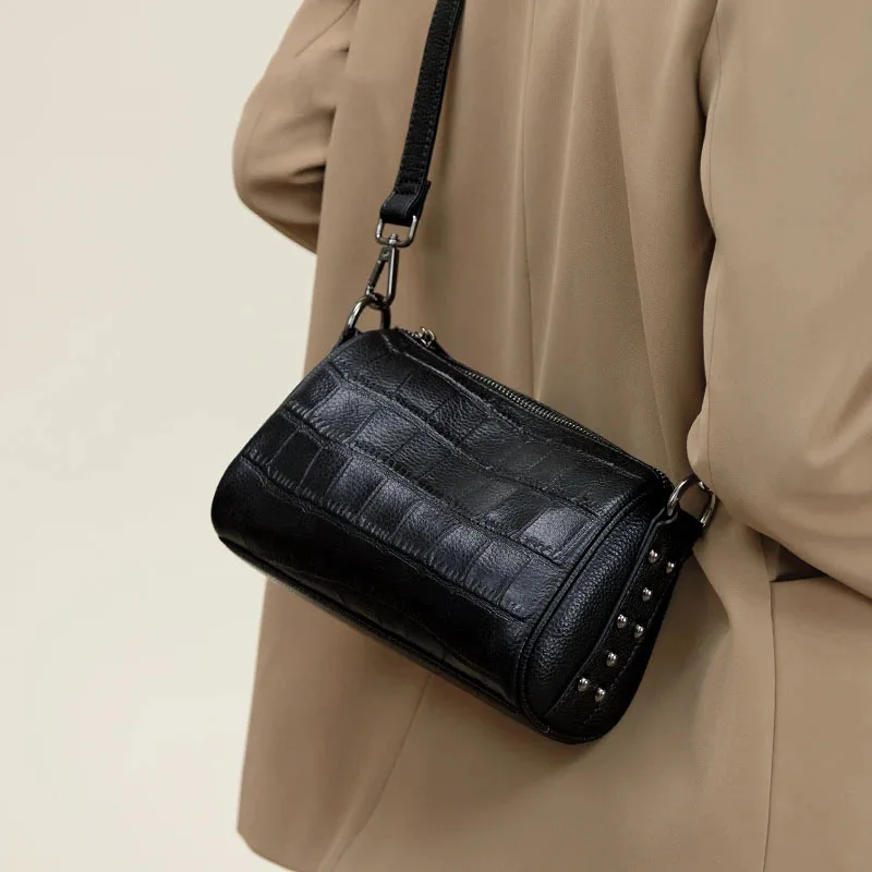 Real Cowhide Genuine Leather Female Messenger Bag, Fashion Women Crossbody Bags ,High Capacity Shoulder Bag Handbag Female Purse
Real Cowhide Genuine Leather Female Messenger Bag, Fashion Women Crossbody Bags ,High Capacity Shoulder Bag Handbag Female Purse