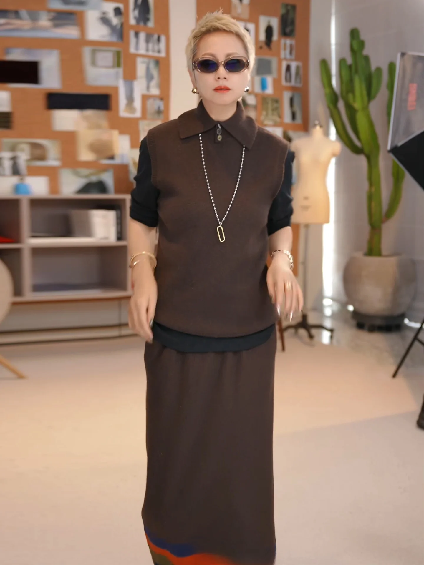 Свободный повседневный вязаный шерстяной жилет-топ для женщин с V-образным вырезом, удобный для ежедневной носки, комфортный крой, цветной
Свободный повседневный вязаный шерстяной жилет-топ для женщин с V-образным вырезом, удобный для ежедневной носки, комфортный крой, цветной