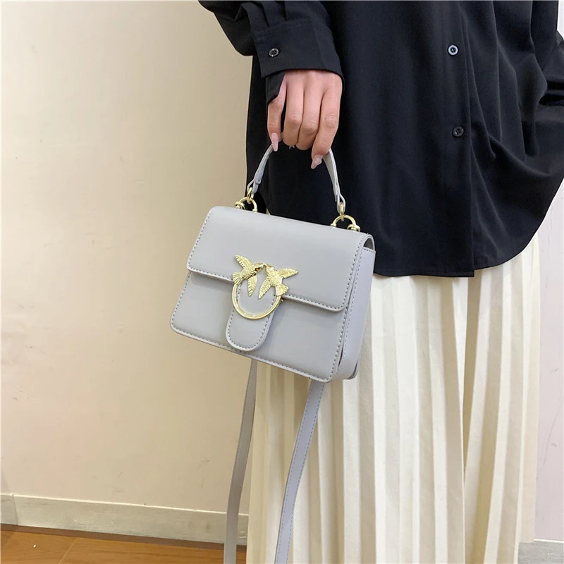 Elegant Women's Leather Classic Designer Fashion Shoulder Tote Bag Luxury Crossbody Handbag For Daily Chic Lifestyle
Elegant Women's Leather Classic Designer Fashion Shoulder Tote Bag Luxury Crossbody Handbag For Daily Chic Lifestyle