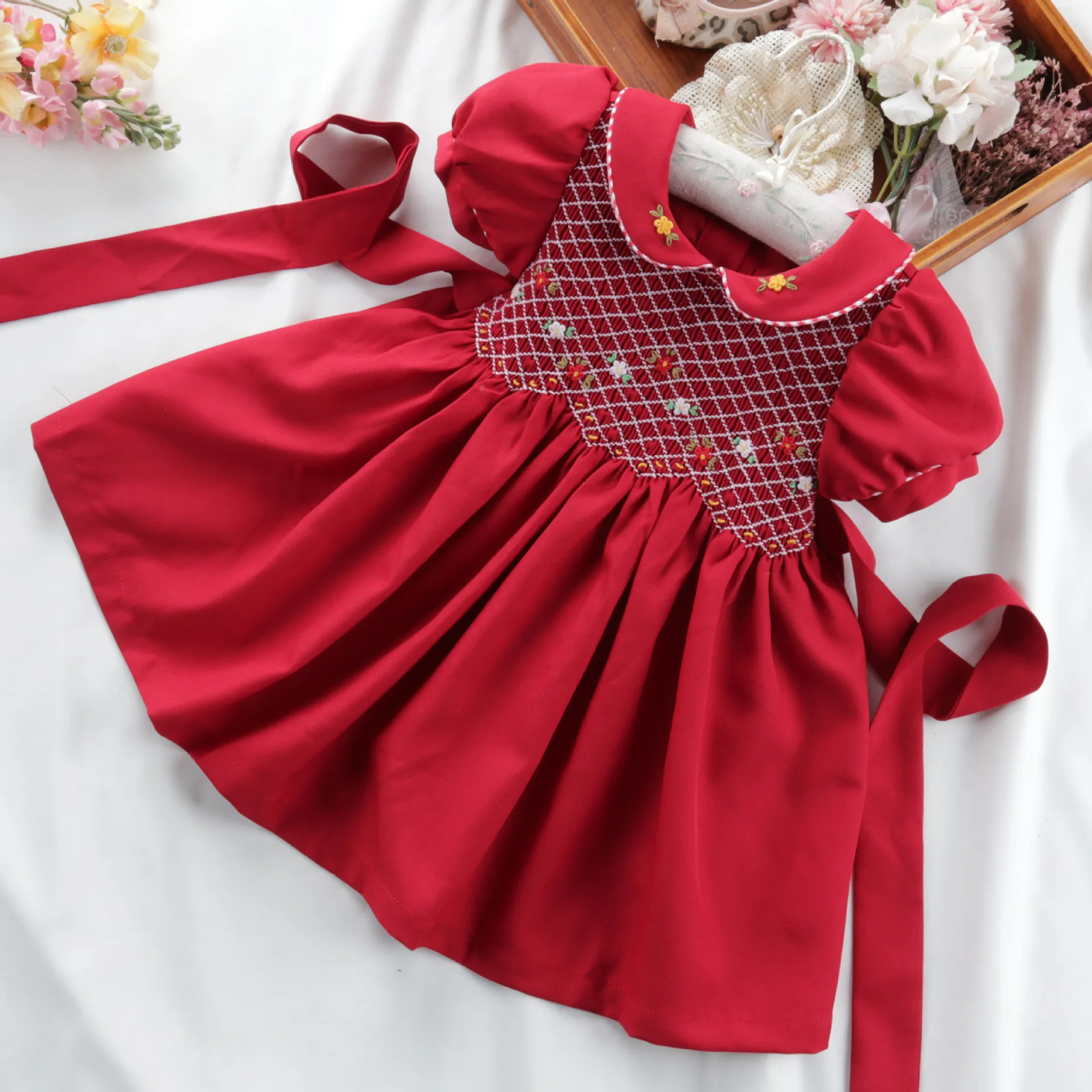 Handmade Smocked Dresses 2025 New Summer Kid Girl Short Sleeve for 1-10 Years Girls Spanish Vestido Embroidery Vintage Red Dress
Handmade Smocked Dresses 2025 New Summer Kid Girl Short Sleeve for 1-10 Years Girls Spanish Vestido Embroidery Vintage Red Dress