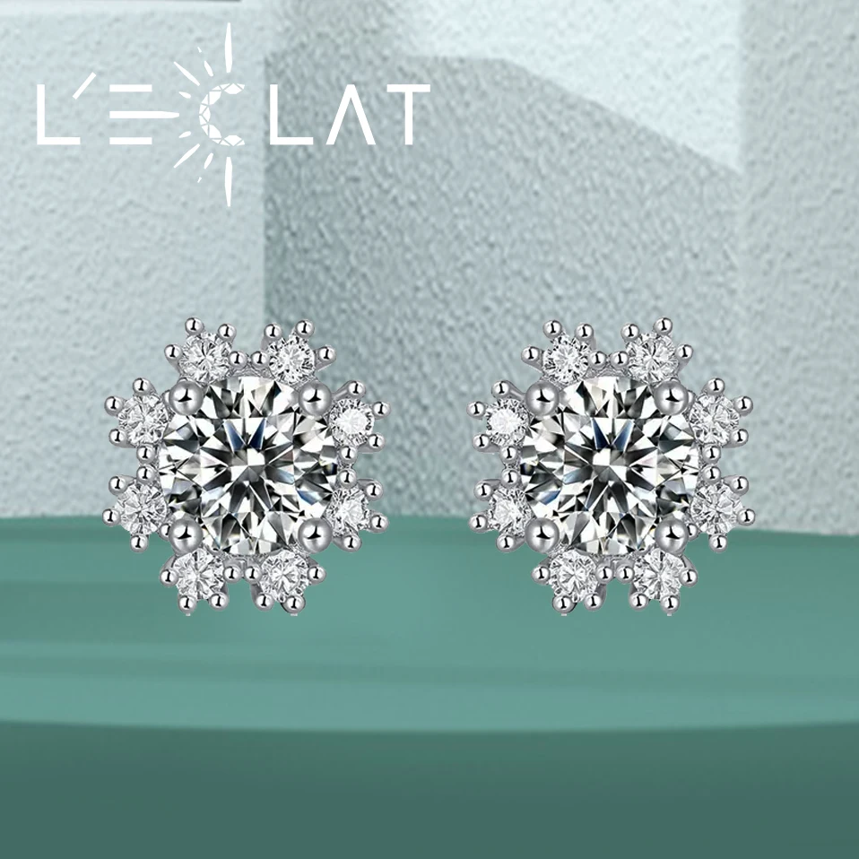 LECLAT Moissanite Earring Stud VVS1 Princess Cut S925 Sterling Sliver Plated with 18k Snow Flower Earring for Women Fine Jewelry
LECLAT Moissanite Earring Stud VVS1 Princess Cut S925 Sterling Sliver Plated with 18k Snow Flower Earring for Women Fine Jewelry