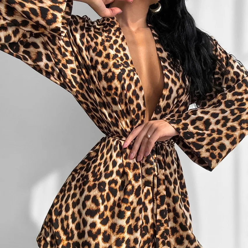 Women's Sleepwear for Sleeping Leopard Print New Loose and Comfortable Comfortable Long Sleeved Underwear Shorts Pajamas 3-piece
Women's Sleepwear for Sleeping Leopard Print New Loose and Comfortable Comfortable Long Sleeved Underwear Shorts Pajamas 3-piece