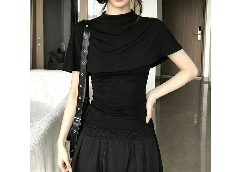 Black Cape T-shirt Women's Summer Tube Top Two-piece Set Slim and Thin Short-sleeved Set Top
Black Cape T-shirt Women's Summer Tube Top Two-piece Set Slim and Thin Short-sleeved Set Top