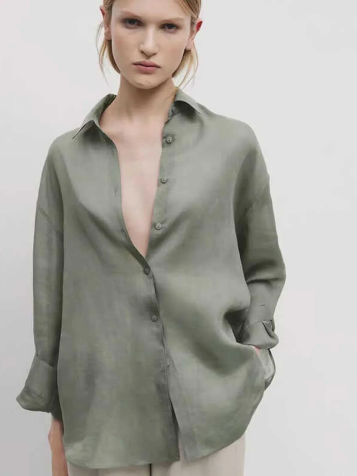 Женская летняя рубашка MD 2025: Умная, простая, удобная, с воротником, для повседневной носки, с защитой от солнца, длинный рукав, свободный крой, французский стиль, чистый хлопок.
Женская летняя рубашка MD 2025: Умная, простая, удобная, с воротником, для повседневной носки, с защитой от солнца, длинный рукав, свободный крой, французский стиль, чистый хлопок.