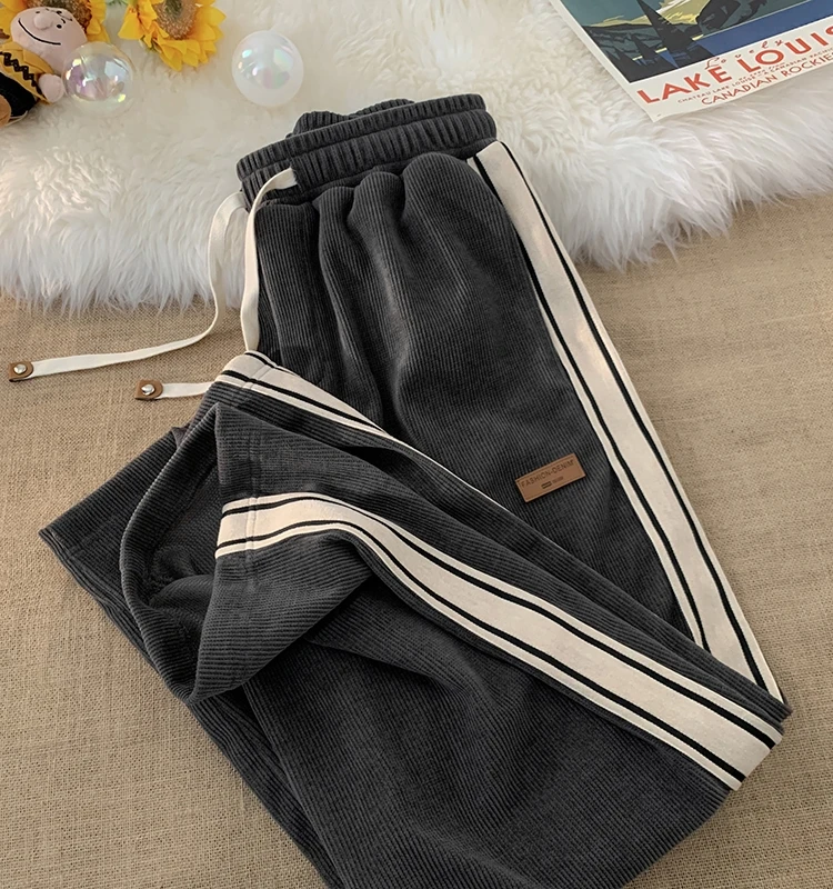 Retro Striped Corduroy Sports Sweatpants for Men Casual Autumn Winter Thiened Fce Lined Straight Leg Pants for Couples
Retro Striped Corduroy Sports Sweatpants for Men Casual Autumn Winter Thiened Fce Lined Straight Leg Pants for Couples