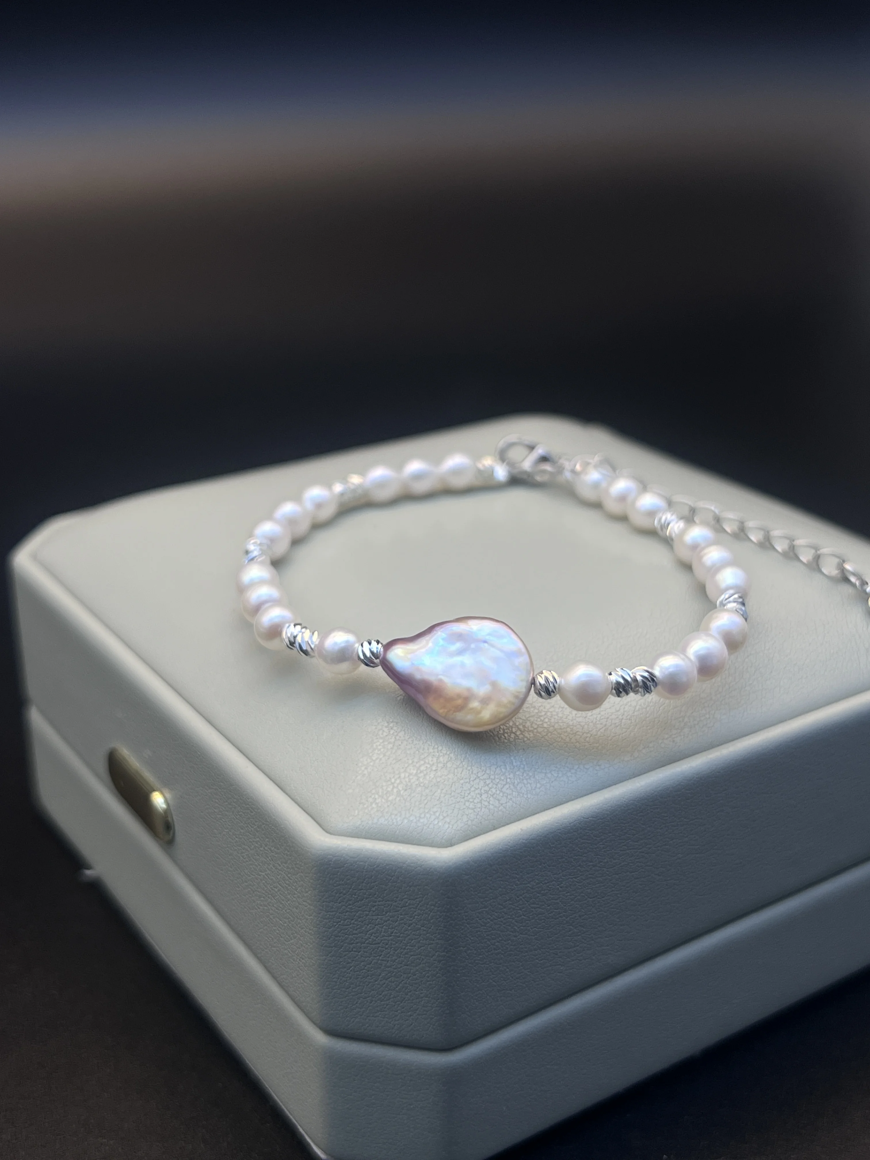 Natural Freshwater Pearl Bracelet for Women Irregular Colorful Pearl Charm Adjustable Silver Color Chain Elegant Daily Jewelry G
Natural Freshwater Pearl Bracelet for Women Irregular Colorful Pearl Charm Adjustable Silver Color Chain Elegant Daily Jewelry G