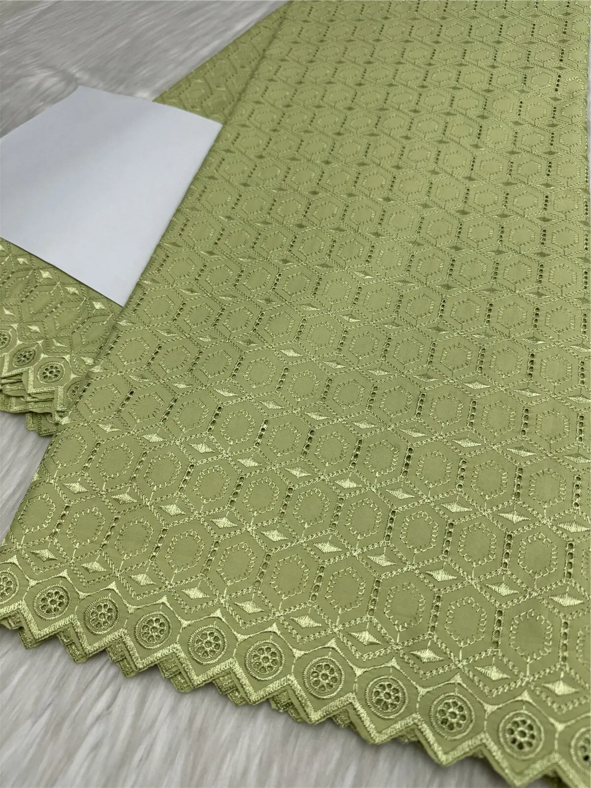 Luxury 5 Yards African Embroidery Swiss Lace Fabric High Quality Nigerian Polish Lace Fabric For Men Wedding Dresses 23A160
Luxury 5 Yards African Embroidery Swiss Lace Fabric High Quality Nigerian Polish Lace Fabric For Men Wedding Dresses 23A160