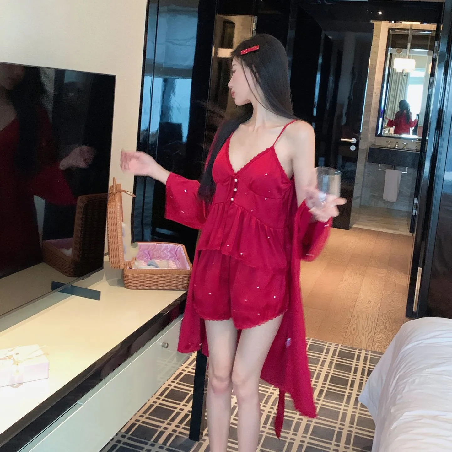 Женский комплект пижам из 3 предметов: ночная сорочка, пижама, домашняя одежда из шелкового сатина, халат, с подкладками на груди, для дома и отдыха
Женский комплект пижам из 3 предметов: ночная сорочка, пижама, домашняя одежда из шелкового сатина, халат, с подкладками на груди, для дома и отдыха